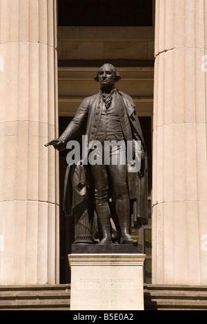 George Washington statue at Federal Hall, Lower Manhattan, New York City, New York, USA, North America Stock Photo