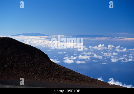 Two great volcanic peaks of Mauna Loa on right, and Mauna Kea on the Big Island seen from the top of the Haleakala, Maui, Hawaii Stock Photo