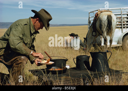 Cowboys eating breakfast in a field, New Mexico, USA, North America Stock Photo