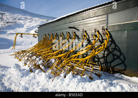 Chair lift chairs removed for service &maintenance, Glenshee Ski Area in winter snow, Cairngorms or Cairngorm National Park, Braemar, Aberdeenshire Stock Photo