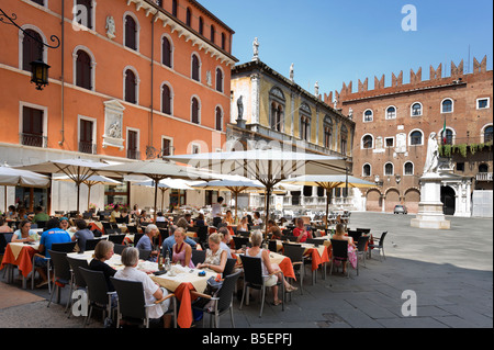 Caffe Dante restaurant in Piazza dei Signori (with the Loggia del Consiglio and Palazzo degli Scaligeri behind), Verona, Italy