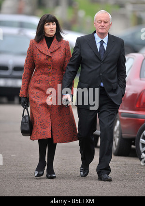 Barry Hearn and wife arriving for Jeremy Beadle s funeral today in Finchley Stock Photo