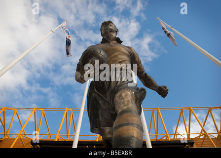 The Billy Wright statue outside Molineux Stadium, home of Wolverhampton Wanders Football Club Stock Photo