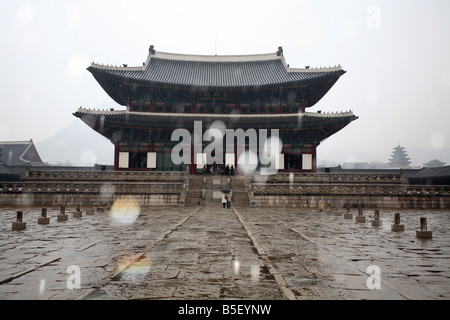 Changdeok Palace in rainy weather, Seoul, South Korea Stock Photo