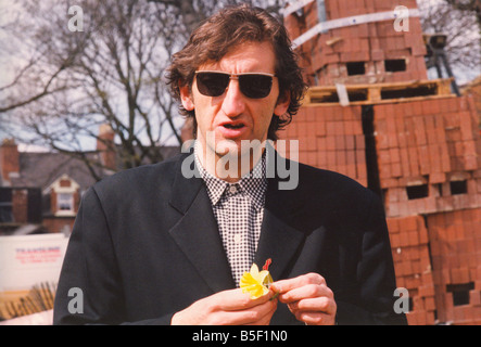 Jimmy Nail at the topping out ceremony for the Marie Curie Cancer Care Hospice in Newcastle 10 04 95 Stock Photo