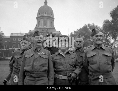 Dads Army actors at the opening of a new exhibition about the real Dads Army the Home Guard at the Imperial War Museum Left to right are Private Godfrey played by Arnold Ridley Lance Corporal Jones Clive Dunn ARP Warden Bill Pertwee Captain Mainwaring played by Arthur Lowe Private Fraser John Laurie and Sergeant Wilson John Le Mesurier October 1974 Stock Photo