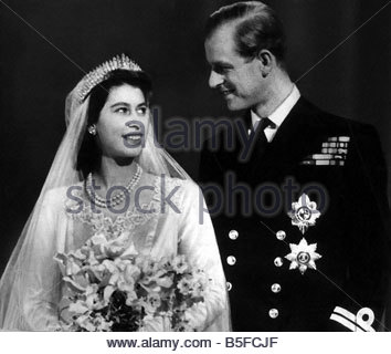 Princess Elizabeth and Lt Philip Mountbatten with wedding ...