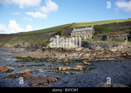 Traditional Cornish fishermans cottage in Port Quin, North Cornwall, England UK Owned by the National Trust, NT Stock Photo