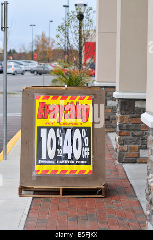 Linens n and Things going out of business bankruptcy sale sandwich board sign on sidewalk in front of store. Stock Photo