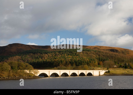 View of the Ashopton Viaduct which carries the A57 across Ladybower Reservoir in the Peak District in Derbyshire Stock Photo