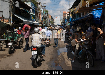 People in the busy streets around the daily wholesale market of Binh Tay in Cholon district, Ho Chi Minh City, Vietnam Stock Photo