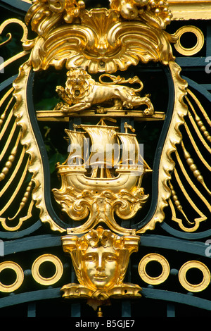 Great Britain - London - St James's district - close-up on Buckingham Palace's gate Stock Photo