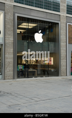 Apple Store in Liverpool ONE shopping centre Stock Photo