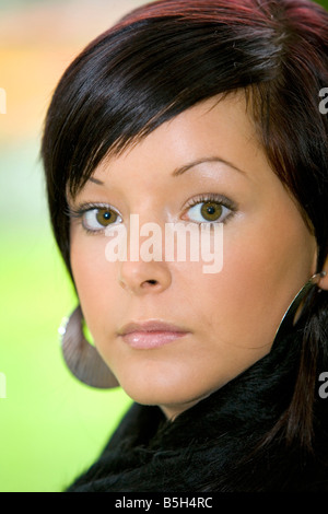 Junge dunkelhaarige Frau im Herbst, Portrait, brunette woman in autumn Stock Photo