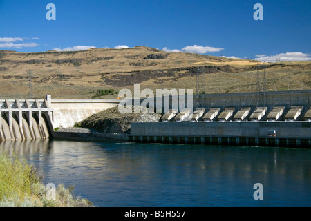 Chief Joseph Dam is a hydroelectric dam spanning the Columbia River in Washington Stock Photo