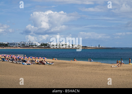 dh Playa los Pocillos LOS POCILLOS LANZAROTE Sunbathers on sandy beach and Matagorda holiday Stock Photo