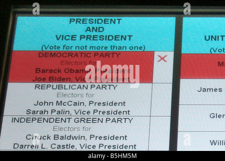 USA 2008 Presidential Electronic Voting Machine in Arlington, Virginia, USA - Showing names of Barack Obama and Joe Biden Stock Photo