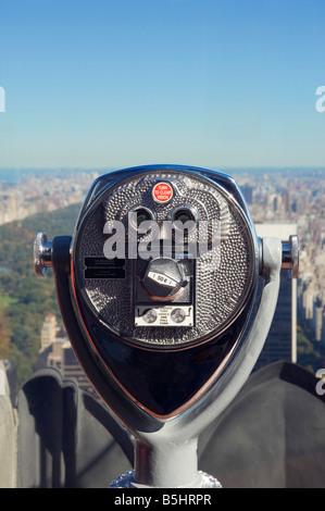 Viewing telescope overlooking Central Park on exterior viewing platform at the top of the Rockefeller Centre, New York Stock Photo