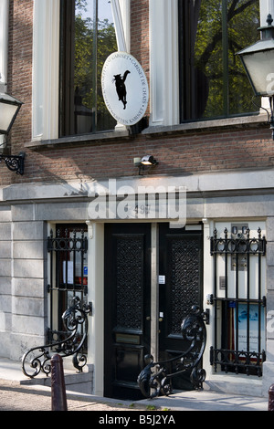 Entrance with shield sign of the Cat Cabinet Gallery Museum on the Herengracht canal in Amsterdam, Holland Stock Photo