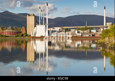 The United Glass Limited Glass Works in Alloa, Clackmannanshire, Scotland, UK. Reflected in the River Forth Stock Photo