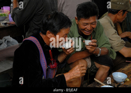 Men eating at a traditional Vietnamese street food pop-up cafe in Hanoi ...