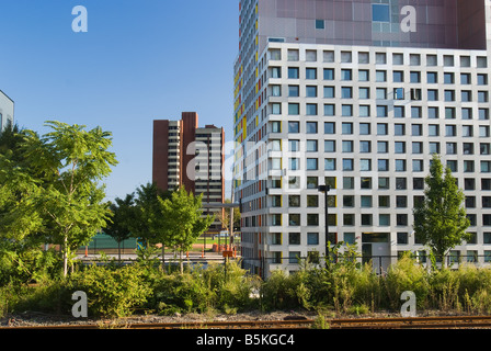 Simmons Hall foreground and MacGregor House background seen across the train tracks on the Massachusetts Institute of Technology Stock Photo