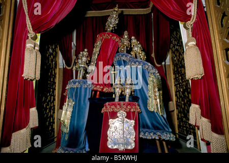 West London Synagogue Torah Scrolls In Ark Of Covenant Stock Photo