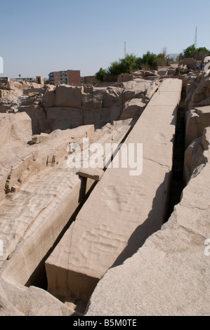 The Unfinished Obelisk in its quarry ordered by Hatshepsut (1508–1458 BC) in the northern region of the stone quarries of ancient Egypt in Aswan Stock Photo