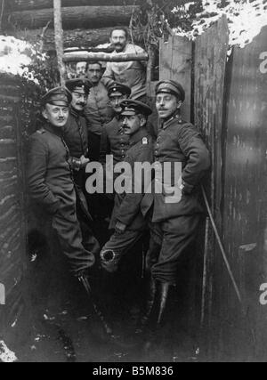 2 G55 A1 1915 2 German officers in trenches Photo History World War One German officers in trenches on the Western Front Photo p Stock Photo