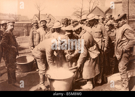 2 G55 K1 1918 10 E English Prisoners of War Photo 1918 History World War I 1914 18 Prisoners of War The Great Battle in the West Stock Photo