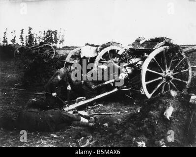 English loading artillery Photo Military Weapons Artillery World War I A piece of English field artillery is loaded Photo undat Stock Photo