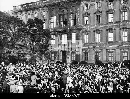 8 1914 8 1 A3 4 Kaiser s speech Berlin 1914 World War I 1914 18 Berlin The outbreak of war and mobilisation of troops on 1 Augus Stock Photo