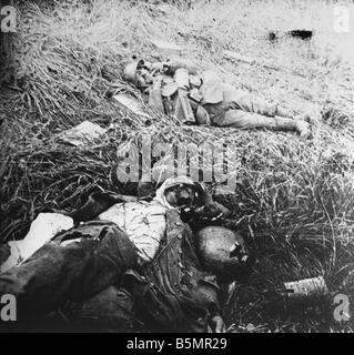 9 1917 4 16 A1 Fallen soldiers at Craonne 1917 Photo First World War 1914 18 Western Front double battle at the Aisne and in the Stock Photo