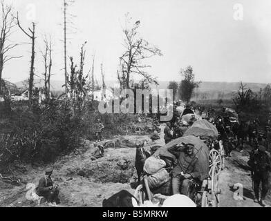 WW1 West Fr Ger troops on addvance World War 1 Western Front German major offensive March July 1918 German troops advance Photo Stock Photo