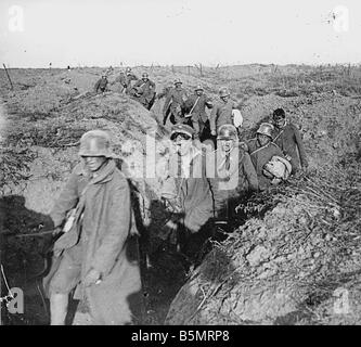 9 1918 9 14 A1 Vauxaillon 1918 Surrendering German Sold First World War 1914 18 Western Front Battle at Vauxaillon Dep Aisne 14 Stock Photo