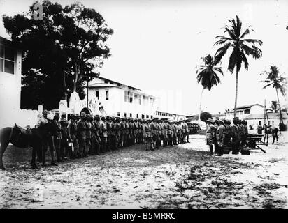 Askaris ready for departure 1914 World War I War in the colonies German East Africa today Tanzania Askaris Photo