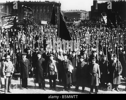 9RD 1917 5 1 A1 May Day Petrograd 1917 Russian Revolution May Day 1917 Armed Workers in Palace Square Petro grad Photograph Stock Photo