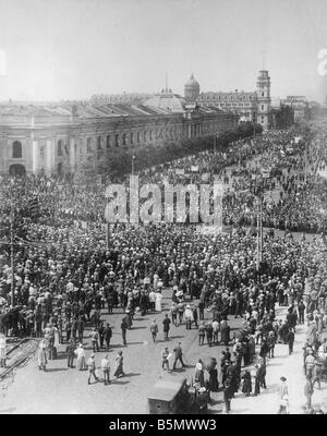 9RD 1917 6 18 A1 Demonstration in Petrograd 18 June 1918 Russian Revolution 1917 Demonstration of revolutionary democrats in Pet Stock Photo