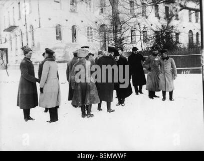9RD 1918 2 9 A1 1 Ukrainian Delegation a Ger officers World War 1 1914 18 Peace negotiation in Brest Litowsk and separate peace Stock Photo