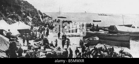 9TK 1915 4 25 A1 E Battle for Gallipoli 1915 Photo World War One War in Near East Allied attempts at landing on the Dardanelles Stock Photo
