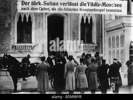 9TK 1918 10 30 A1 E Occupation Constantinople 1918 Sultan World War 1 End of War Surrender of the Turkish Army occupat ion of Co Stock Photo