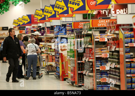 PEOPLE SHOPPING IN J SAINSBURY'S SUPERMARKET DURING THE CREDIT CRUNCH IN MILTON KEYNES Stock Photo