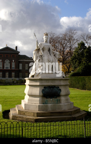 Statue of Queen Victoria Kensington Palace London Stock Photo