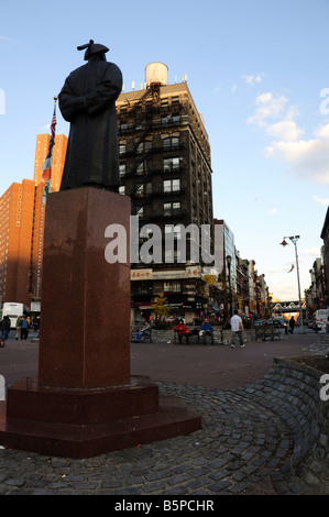 Statue of Lin Zexu in Chatham Square, also known as Kimlau Square, Chinatown NYC. Stock Photo