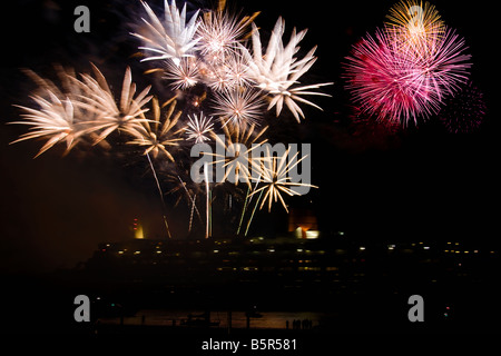 QE2 Queen Elizabeth 11 Fireworks Final Fairwell to  Dubai from Southampton Stock Photo