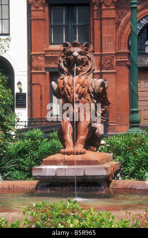 Lion Fountain carved from red sandstone, in front of the Cotton Exchange, Factors Walk, Savannah, GA Stock Photo