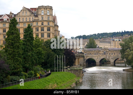 The Pulteney Bridge crossing the River Avon in the city of Bath Somerset England Stock Photo