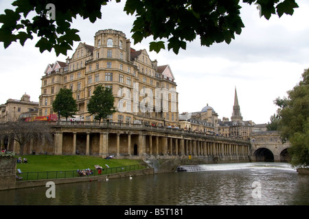 The Pulteney Bridge crossing the River Avon in the city of Bath Somerset England Stock Photo