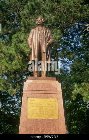 A statue of Samuel Langhorne Clemens in Hannibal Missouri on the Mississippi River hometown of Mark Twain Stock Photo