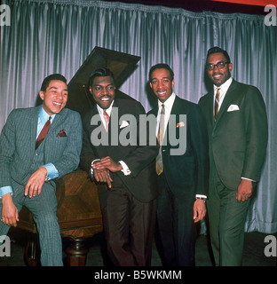 SMOKEY ROBINSON AND THE MIRACLES  - US vocal group in 1966 with Smokey at left Stock Photo